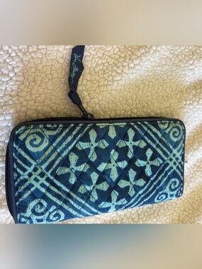 Vera Bradley Blue Teal Patterned Quilted Zip Wallet